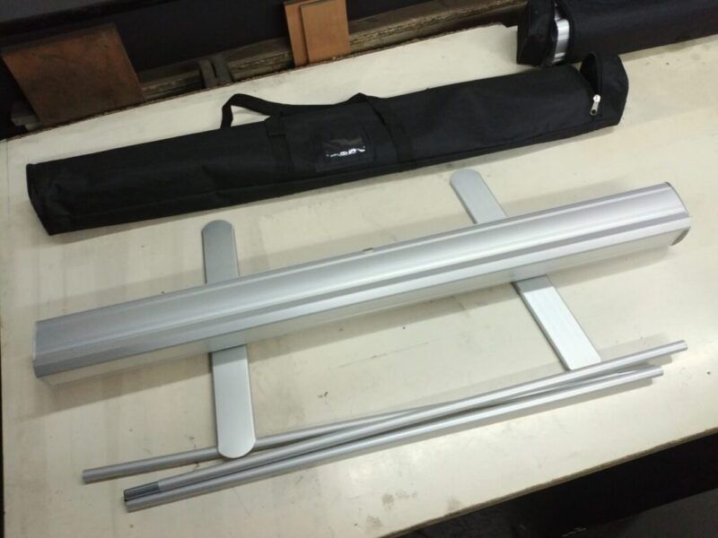 Portabanner Roll Up - 85x200 (sin lona) Iris Diseño Portabanner Roll Up