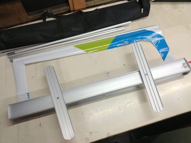 Portabanner Roll Up - 85x200 (sin lona) Iris Diseño Portabanner Roll Up